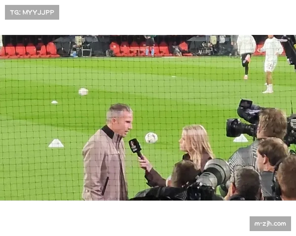 教练Domagoj Vučkov担任欧联杯斯图加特战费耶诺德裁判监督 教练Domagoj Vučkov担任欧联杯斯图加特战费耶诺德裁判监督