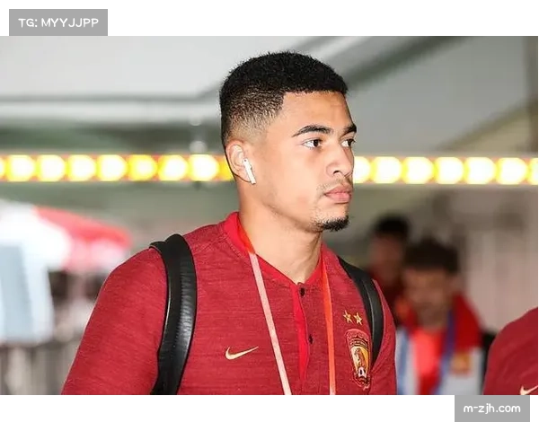 海港归化后卫蒋光太恢复训练 防线人员轮换迎来积极信号 海港归化后卫蒋光太恢复训练 防线人员轮换迎来积极信号